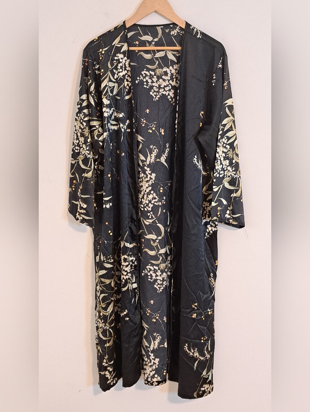 Black Satin Long Sleeve Floral Kimono Robe Without Tie Misses Size Large
